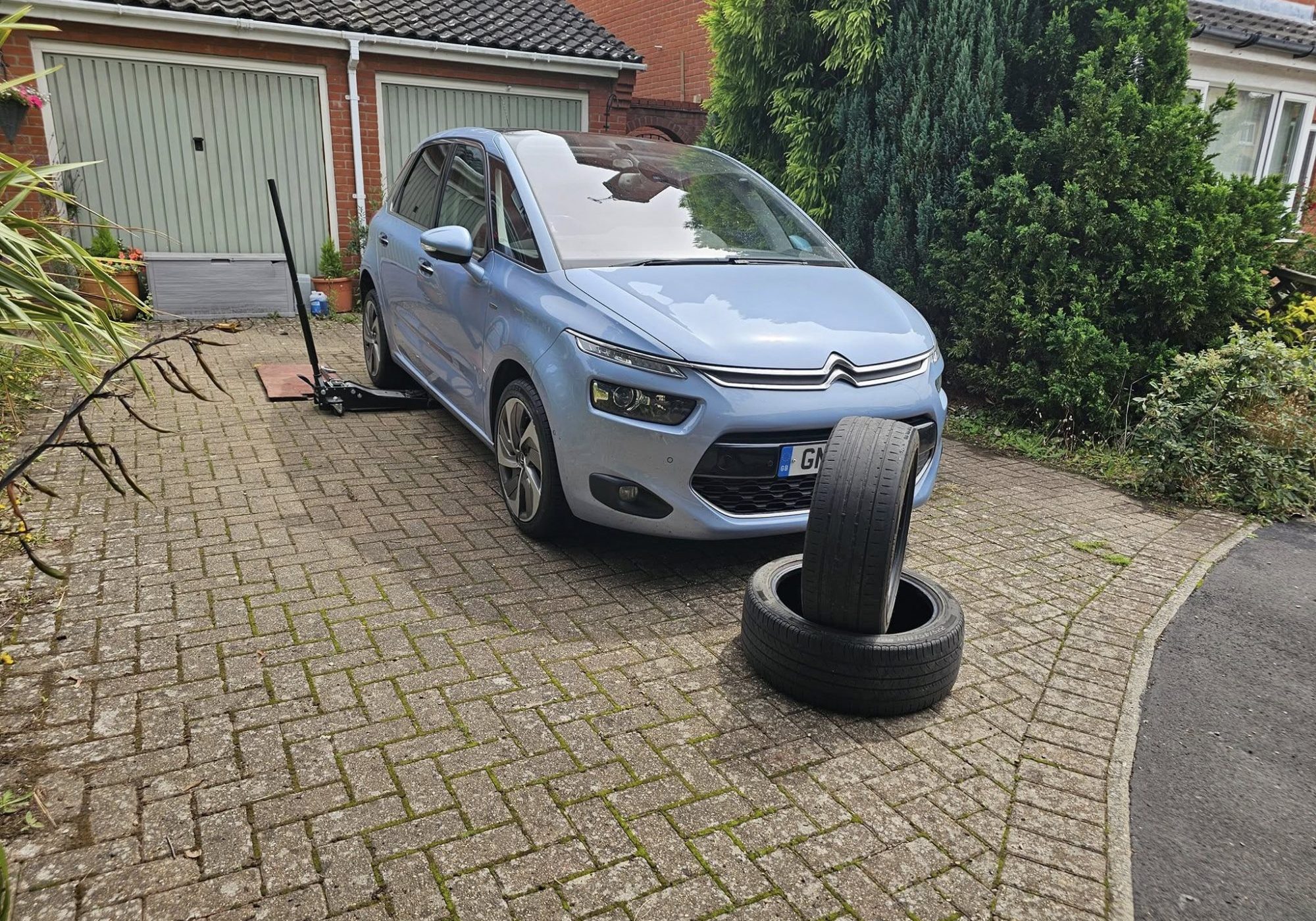 525875685_729365533592972_6478971771271256206_n tyre replacement